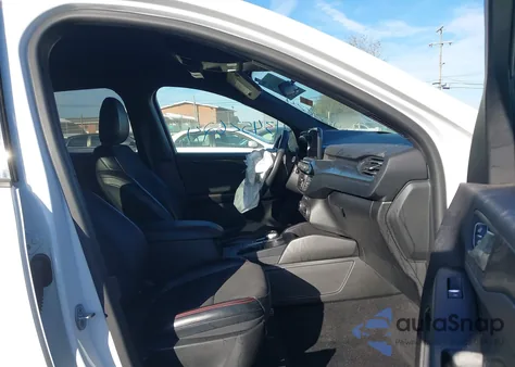 2023 Ford Escape St-Line z USA, uszkodzony, nr VIN 1FMCU0MNXPUA25669